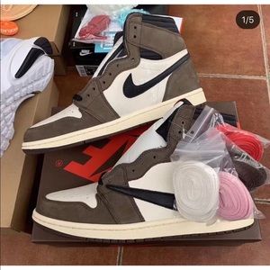 Jordan 1 Travis Scott